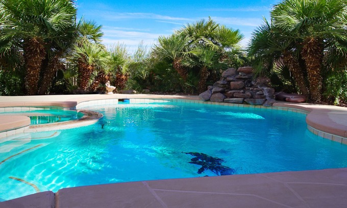 Paradise Villa | 6x4 Lux Villa w/ heated pool+spa, parking for 4 cars, 5 mins to the Strip