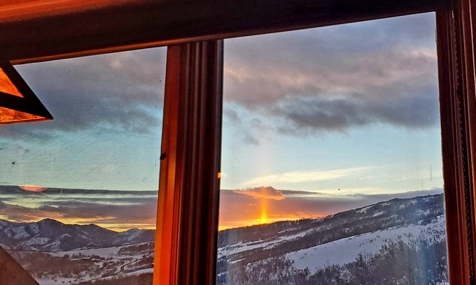 Silver Summit Casa | 7,000 square foot custom Log Ski Lodge with unbelievable view of the slopes
