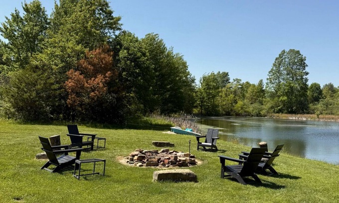 Nashville Cabina | Waterfront Cabin with beautiful sounds of nature!