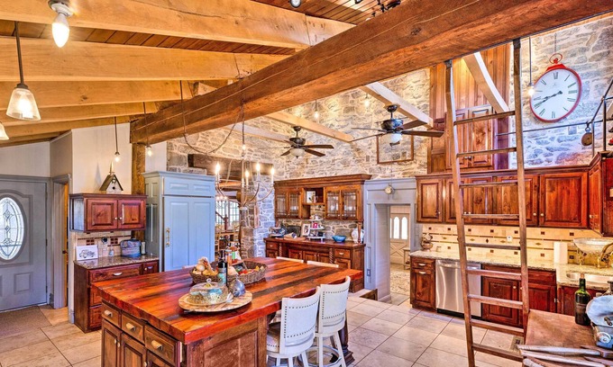 Finesville Villa | 7-Acre Stone Manor w/ Pool + Hot Tub Built in 1787
