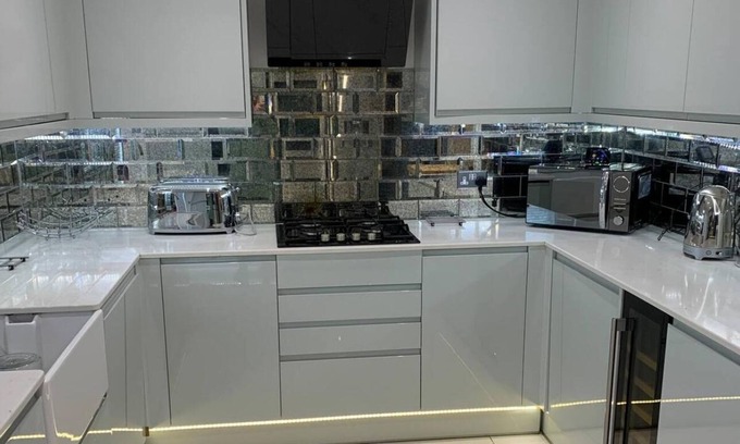 Grays Casa | 7 bed | 3 bath | M25 | Parking | Long term group bookings