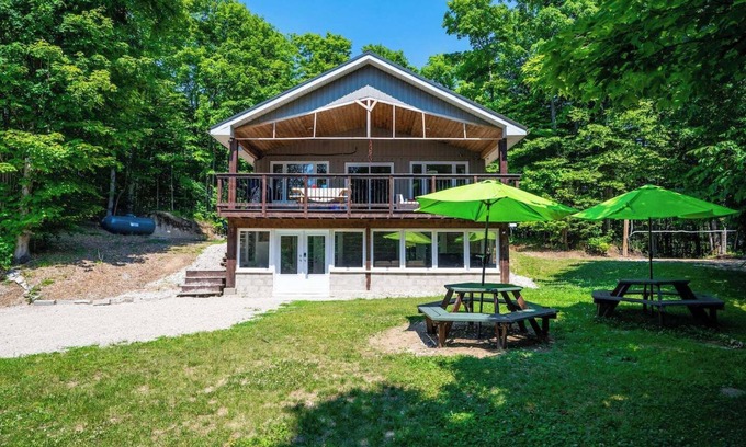 South Bruce Peninsula Chalet De Esquí | 7-bed w/ Starlink , v-ball near beach!