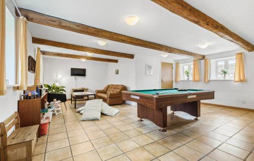 Ronde Casa | 7 Bedroom Awesome Home In Rønde