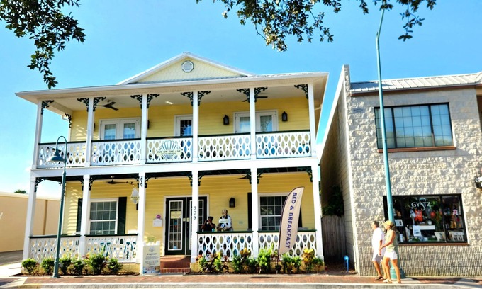 Krulder Cama Y Desayuno | 7-bedroom Charming B&B Two Blocks from New Smyrna Beach