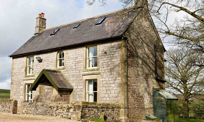 Hurdlow Otro | 7 bedroom farmhouse, nestled in a quiet hamlet near to Buxton and Bakewell.
