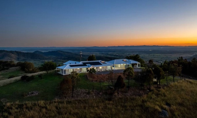 Webbers Creek Otro | 7 bedroom farmstay on 717 pristine acres.