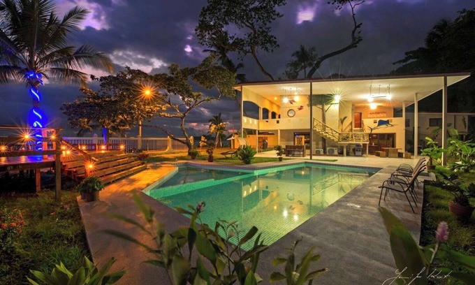 Jacó Villa | Hermosa casa privada de 7 habitaciones frente al mar en la playa, ubicación privilegiada en South Beach