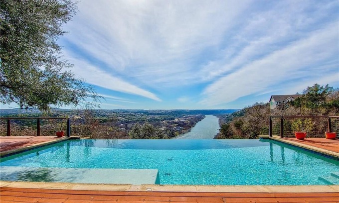 McNeil Casa | 7 Bedrooms 5 full bath & 2 1/2 Bath Lake Austin Estate