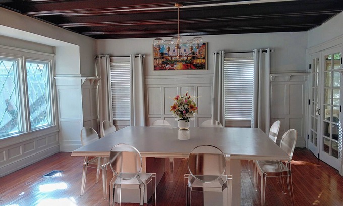 Gentilly Terrace Casa | 7 Beds- 2 Kings & 5 Queens! Buy 2 Nights-Get 1 Night FREE during Essence Fest!