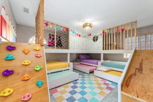 Port Tampa City Casa | 7 BR Heated Pool, Game Room, Theater, Sleeps 25