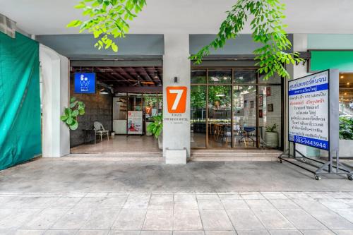 Khlong San Hotel | 7 Days Premium Hotel at Icon Siam Station - No Parking