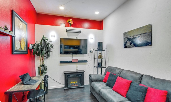 Dallas Apartamento | 7 Mi to Downtown Dallas: WFH-Friendly Studio