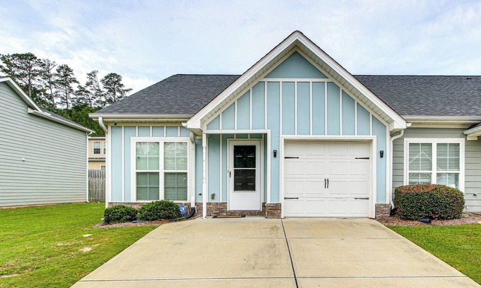 Grovetown Casa | 7 Mi to Dtwn Augusta: Townhome Near Shops & Eats!