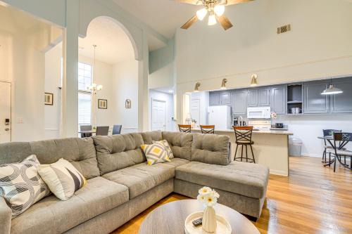 Covington Casa | 7 Mi to Dtwn Covington Bright Home with Deck and Yard