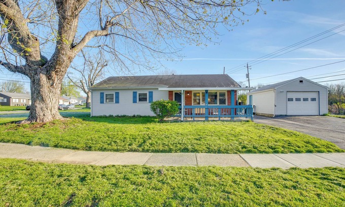 Kettering Casa | 7 Mi to Dtwn Dayton: Home in Kettering w/ Yard