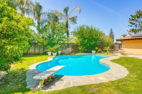 Greenacres Casa | 7 Mi to Dtwn Poolside Paradise in Bakersfield!