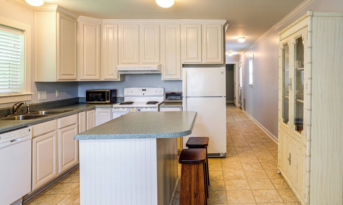 Oxford Cabaña | 7 Mi to Ole Miss: Quiet Rural Retreat w/ Yard!