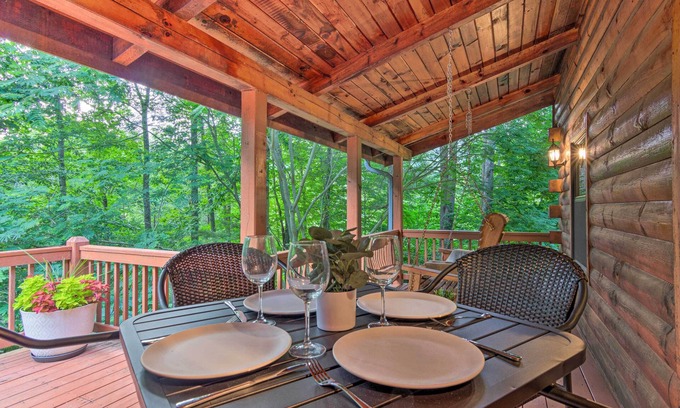Mars Hill Cabina | 7 Mi to Ski Slopes: Mars Hill Cabin w/ Hot Tub!