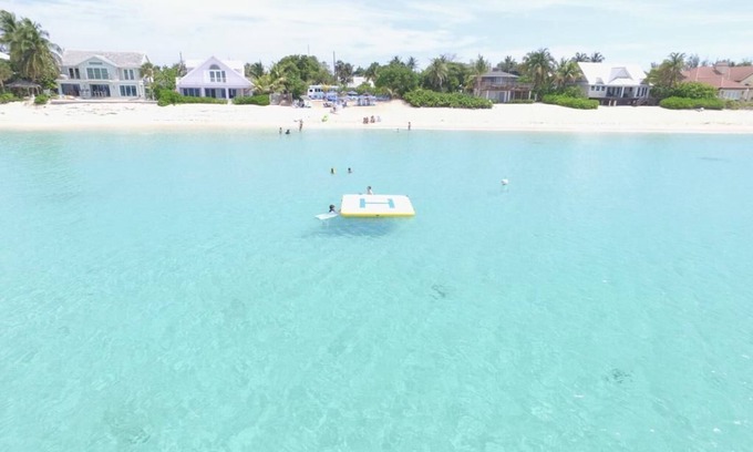 West Bay Condominio | 7 Mile Beach Penthouse with Pool View and Rooftop
