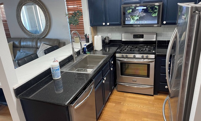 Mount Wilson Casa | 7 miles to downtown LA quiet safe home with 2 car garage .