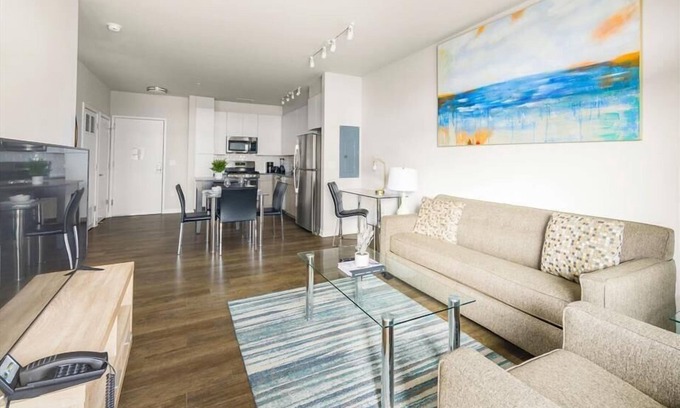 Reston Apartamento | 7 min from Dulles Airport | Onsite Retail+ Fast Internet | Near DC