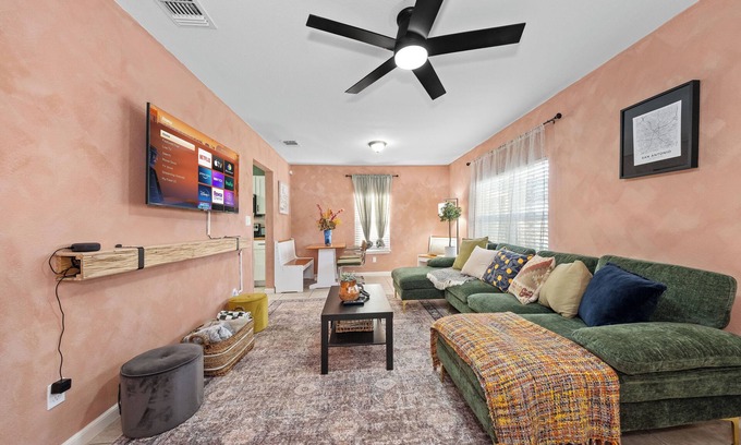 Eastside Promise Neighborhood Casa | 7 min: Riverwalk, Pearl,Frost & BAMC-Perfect for small family getaway!