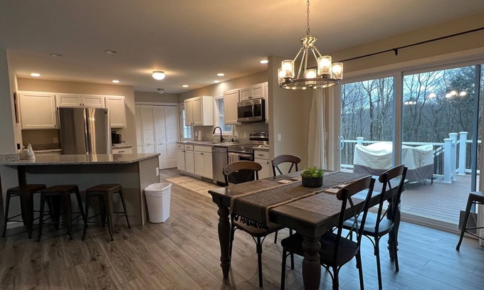 Kresgeville Casa | 7 min to Blue Mountain Ski Resort /Hot Tub