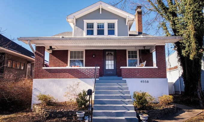 Beechmont Casa | 7 min to KY Derby-Sleeps 10! Fitness Room, Fully Fenced Yard