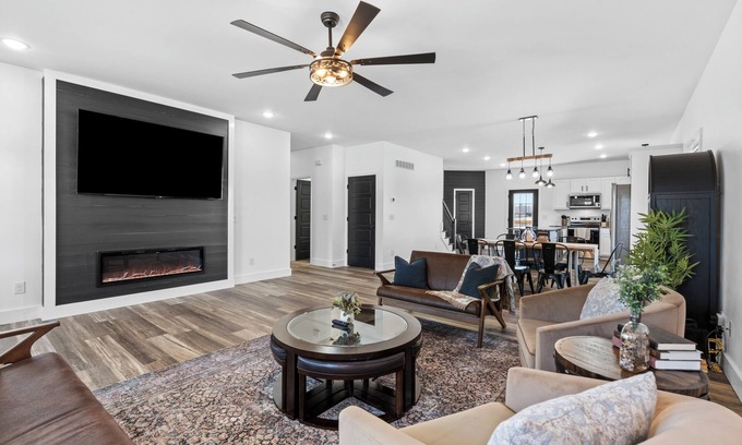Lawrenceburg Casa | 7 min to Wild Turkey and Four Roses - Sleeps 10 - Patio with Grill and View