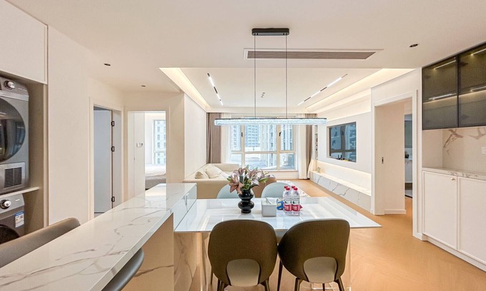 Downtown Shanghai Apartamento | Eastern Hub - Yuyuan Garden/Nanjing Road/The Bund/Subway within Walking Distance