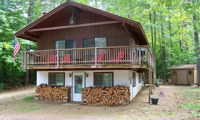 Bartlett Chalet De Esquí | ¡Attitash junto a la pista de esquí y fuera de pista y Bear Peak! ¡Mascota amigable! Chimenea de gran tamaño!