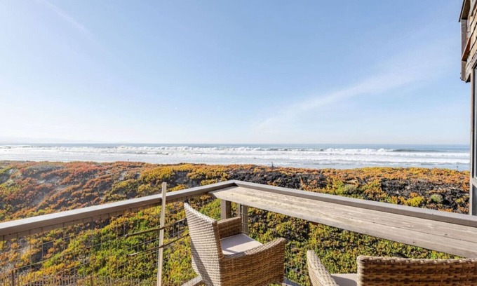 Watsonville Casa | 7 Pelican Large Condo w/ Sweeping Monterey Bay Ocean Views & Beach Access!