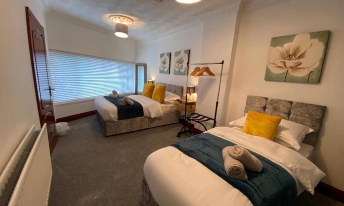 Cwmbrwla Apartamento | 7 Person Home Flat W/parking - Near Swansea Centre