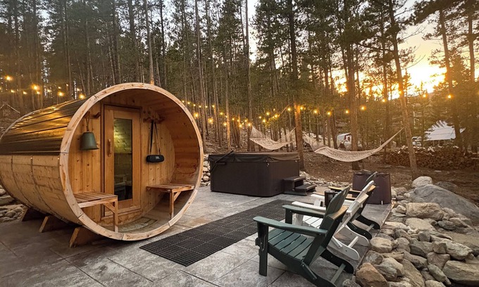 Saint Mary's Cabina | 7 Person HOTTUB & BARREL SAUNA