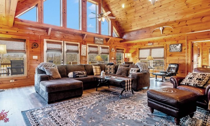 Rutherfordton Cabina | Tryon Log Cabin- 5 estrellas- 4 dormitorios y 4 baños 3200 pies cuadrados- Nuevo 3miles a TIEC