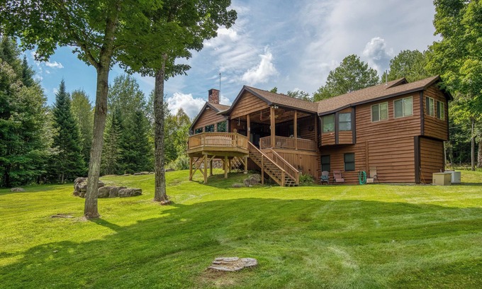 Rangeley Casa | Chalet privado, exquisitamente decorado cerca del centro de Rangeley.