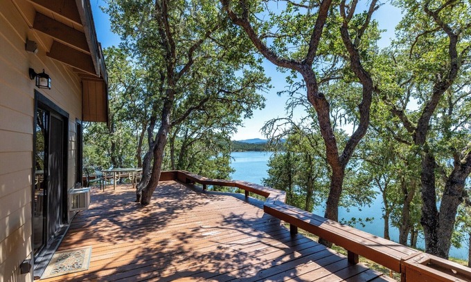 Bradley Cabina | A orillas del lago Casa, gran vista, no en Oak Shores, 1 de 7 unidades península privada