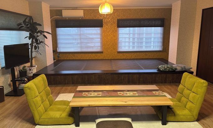 Tenokuchi-cho Apartamento | 70 square meters in size with modern tatami mats. A spacious and open room with a harmony of traditional Japanese and Western styles.