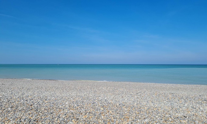 Mesnil-Val-Plage Apartamento | 700 metres from the sea, apartment with large terrace and garden