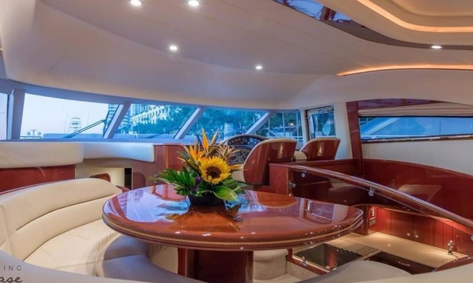 St. Petersburg Alquiler De Eote | Yate Ultra Lujo 70FT