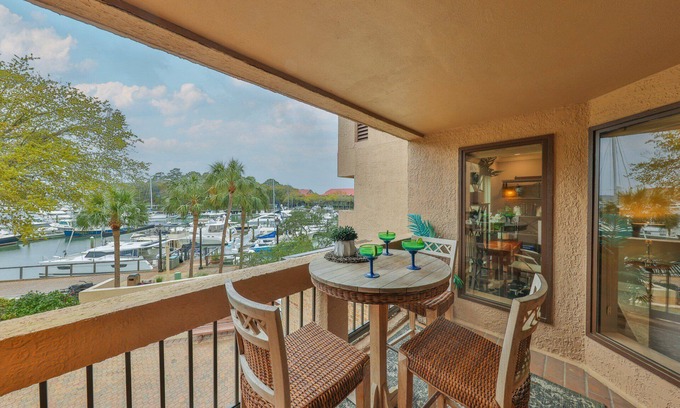 Shelter Cove Condominio | 7104 Harbourside 1 @ Shelter Cove | Pool | Stunning Marina Views