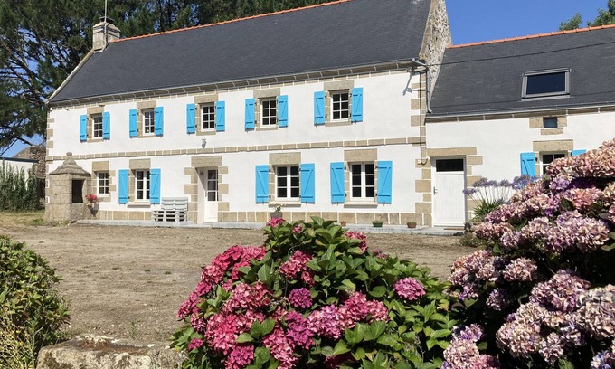 Beuzec-Cap-Sizun Casa | 711- Spacious Breton farmhouse, sauna, large garden