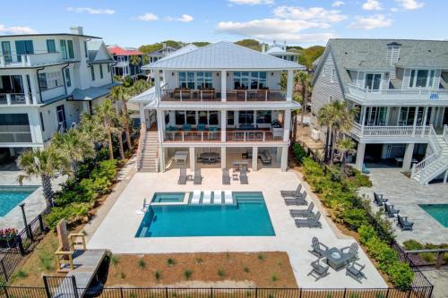 Isle of Palms Casa | 712 Ocean Blvd by AvantStay Luxe Beach House w Pool Game Zone Beach Access and Views