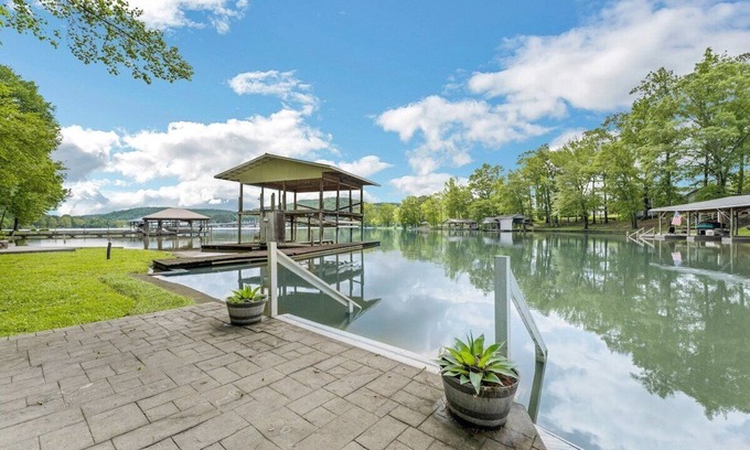 Ten Mile Casa | 726 Halfmoon Shores Drive · 6BR Lake Front - Boathouse - Dock - Screened Porch
