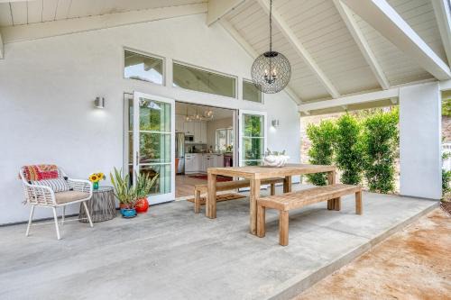 Solana Beach Casa | 727 Sonrisa St home