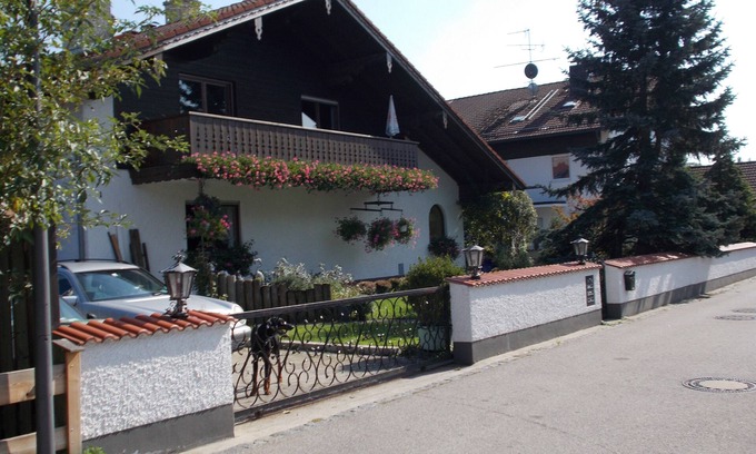Bruckmuehl Apartamento | 72m² en 83052 (entre Munich + RO) + niños, perro, camión 24 horas check-in