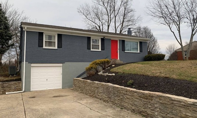 West Chester Casa | 7316 Dimmick Road · ╬ West Chester / Mason Home ╬ Newly Renovated
