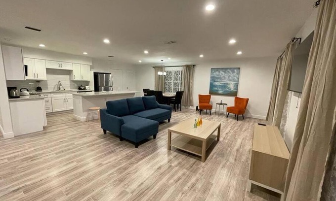Orlando Casa | 7326 Lake View Bungallow-5 Minutes Universal