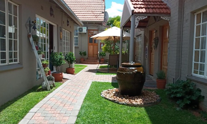 Kimberley Casa | 75 on Milner Lodge