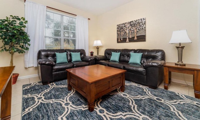 Crestwynd Bay Casa | 7650 Comrow #204